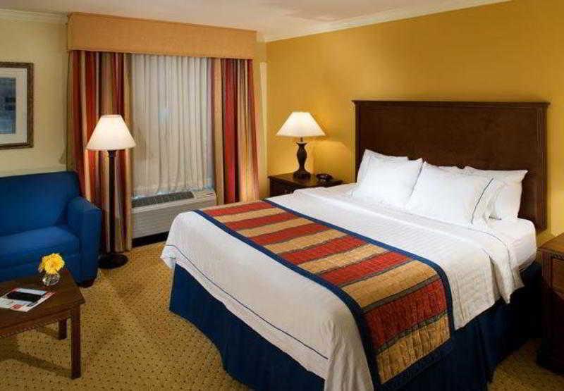 Towneplace Suites By Marriott San Antonio Airport Exterior photo